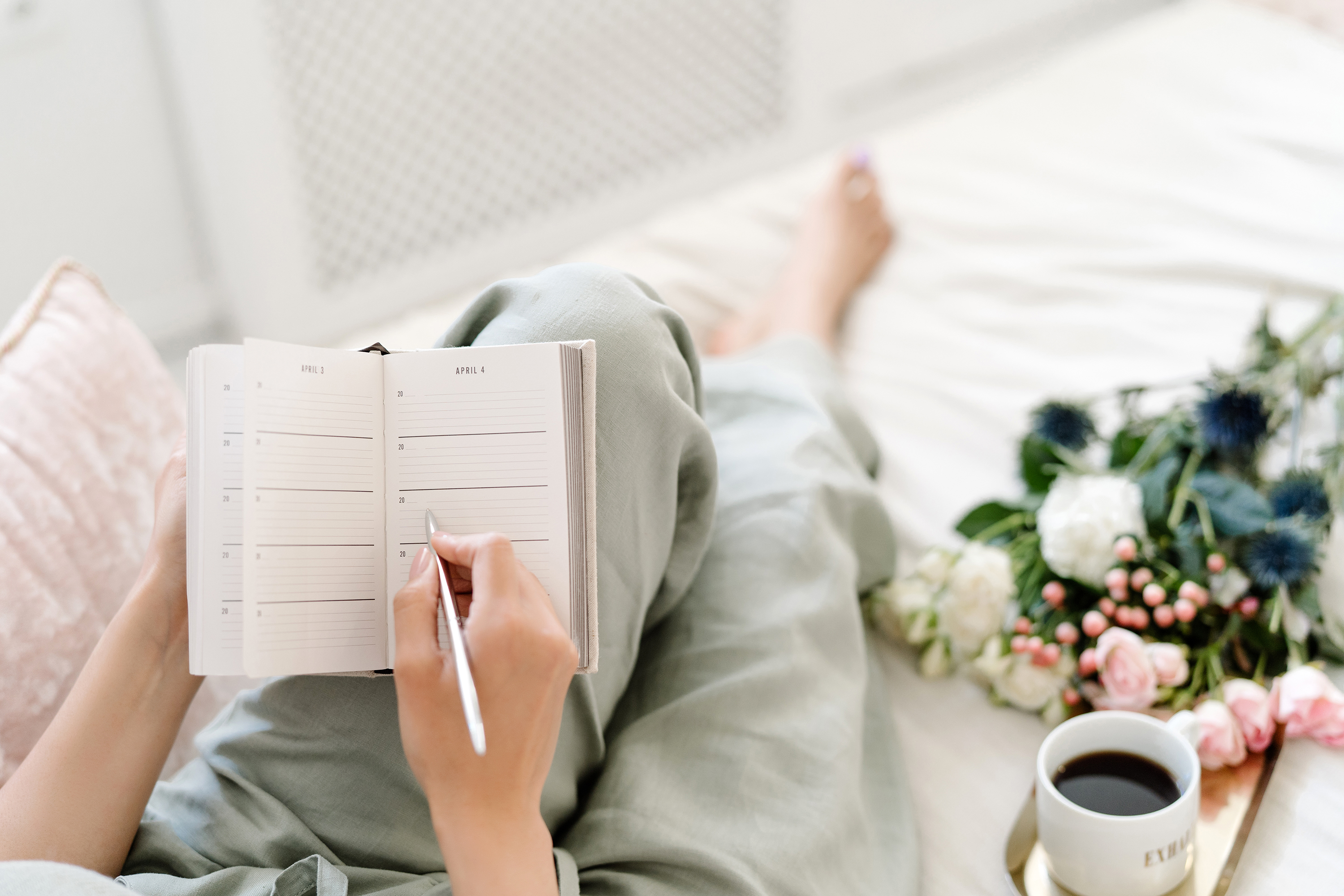 The best morning routine for success should include writing what you are grateful for or clearing your head for the day by journaling 