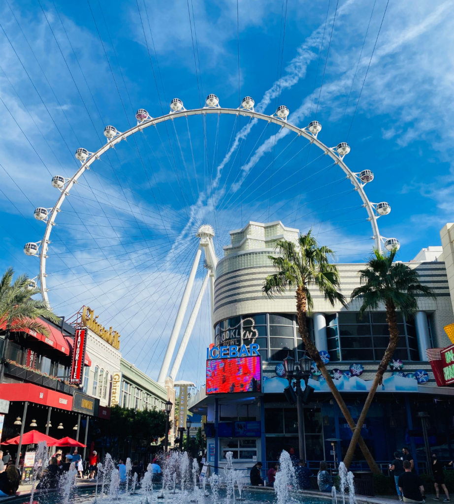 The High Roller Las Vegas and the fountains at The LINQ Promenade Las Vegas 