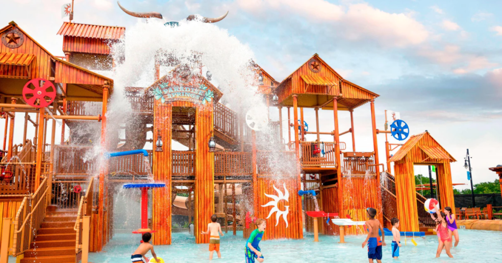 The Gaylord Texan Resort is one of the best family resorts in Texas all year long. From summer to winter, there is always fun activities going on.
Photo Gaylord Texan Resort, Marriott 