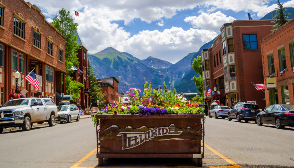 Telluride Colorado is one of the ebst mountain towns in Colorado. 
