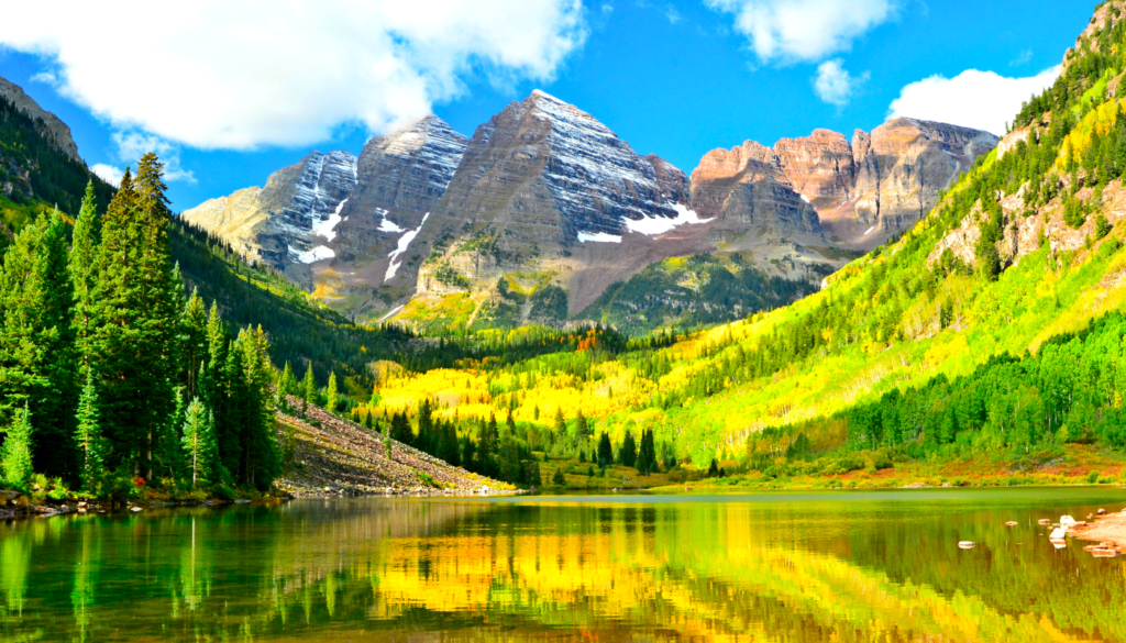 Aspen Colorado is a Colorado mountain town that doesn't skip on luxury or beauty. 